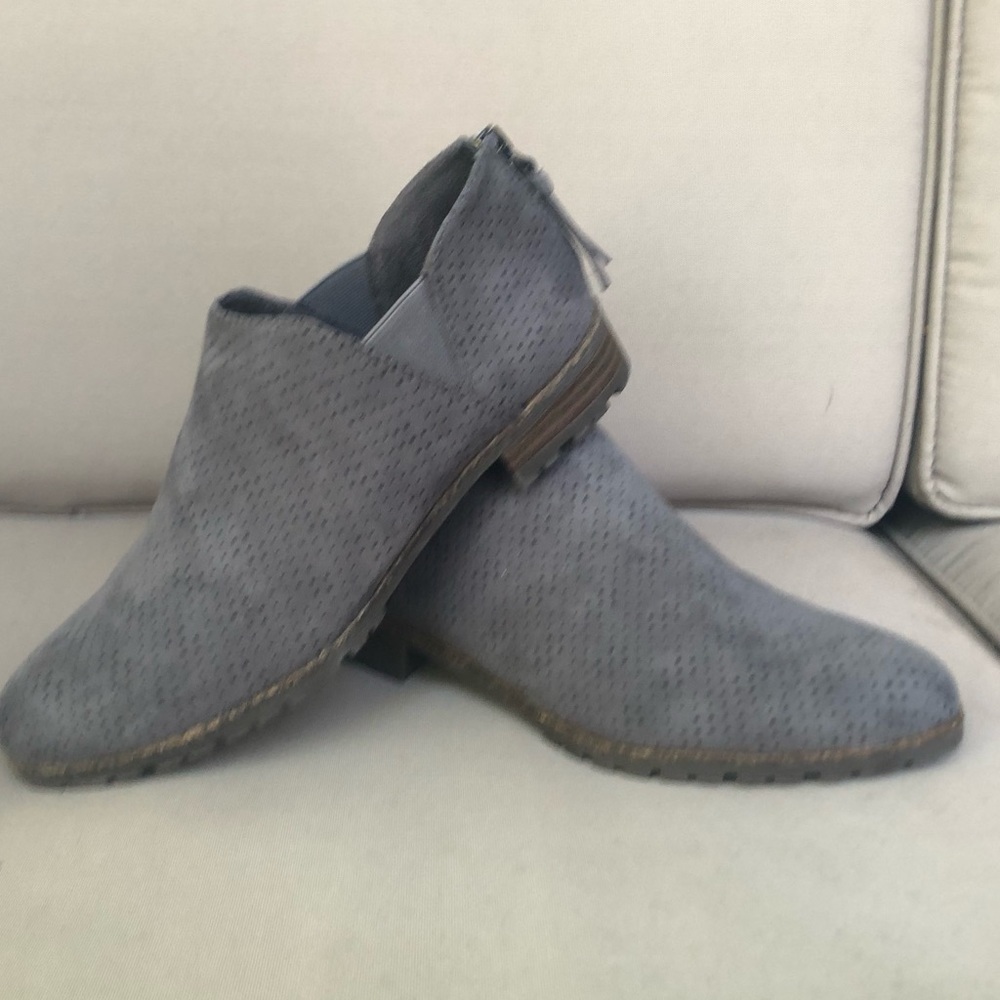 NWOT Dr. Scholl’s grey shoes, size 7.5